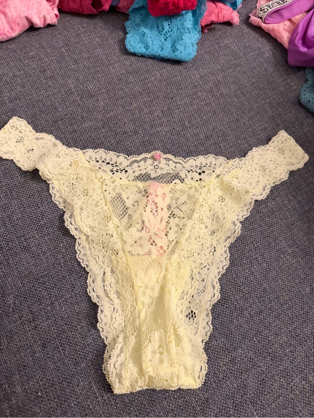 Victoria's Secret Pale Yellow Lace Brazilian dream angels new